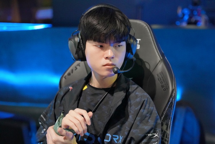 量年轻球员 量年轻球员