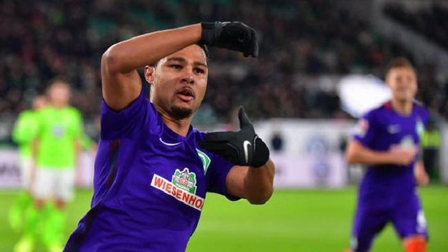 外肩轻抬 外肩轻抬